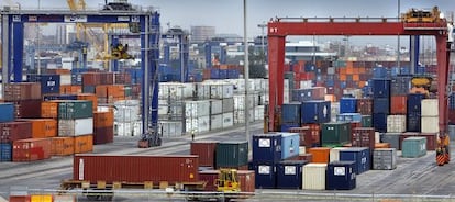Contenedores en el puerto de Valencia.