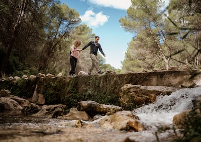 Para los devotos de la naturaleza, los alrededores de Calasparra, con el descenso del Río Segura a través del Cañón de Almadenes, y Moratalla, con su cotizado camping, son una tentación.