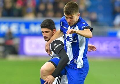 Guedes lucha con Aguirregabiria.