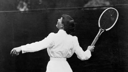 Charlotte Cooper durante un torneo de tenis en Wimbledon.