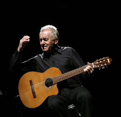 Victor Manuel durante un concierto en el Teatro Bellas Artes de Madrid.