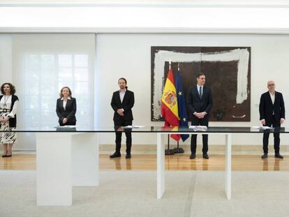 Representantes del Gobierno y de los agentes sociales en la firma del Acuerdo Social en Defensa del Empleo, celebrado en el Complejo de La Moncloa en Madrid (España) a 11 de mayo de 2020