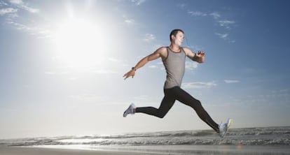 La playa se puede convertir en un espléndido gimnasio con muchas posibilidades.