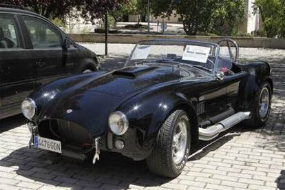 Uno de los coches de colección, Ford Cobra, que se ha incautado la policía en Madrid.