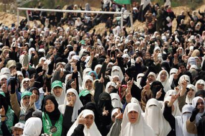 Protesta de mujeres organizada por Hamás en la Universidad Islámica de Gaza contra la marcha programada por extremistas judíos para el domingo en la Explanada de las Mezquitas.