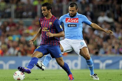 Montoya controla el esférico ante Dossena, del Nápoles, en el pasado Joan Gamper.