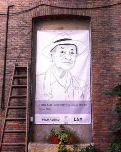 Cartel con una ilustración de Jonas Mekas.