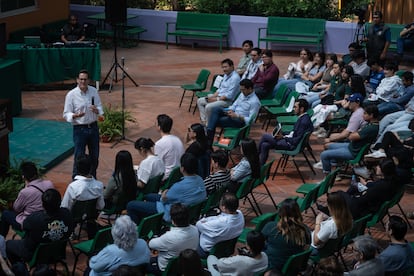 El candidato por el partido Movimiento Ciudadano se dirigió a estudiantes y académicos.