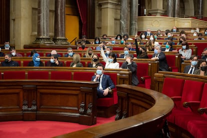 Imagen del pleno del Parlament de Cataluña, el miércoles 6 de abril de 2022, con el president Pere Aragonès.