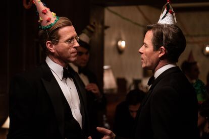 Damian Lewis y Guy Pearce, como Nicholas Elliott y Kim Philby, en 'Un espía entre amigos'.