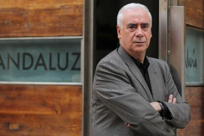 El consejero de Turismo, Luciano Alonso, en la sede de la empresa pública Turismo Andaluz en Málaga, el pasado viernes.