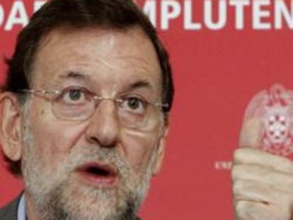 El presidente del PP, Mariano Rajoy, durante la conferencia "El futuro político de España", en la inauguración de un curso de verano de la Universidad Complutense.