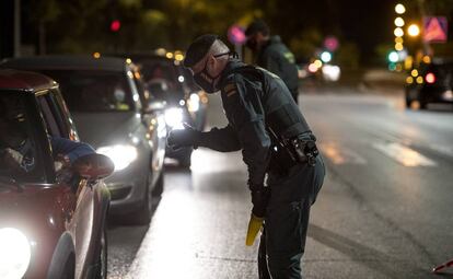 Control de la Guardia Civil en Granada, en octubre.