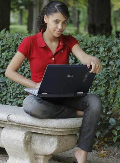 Sofía de Oliveira pasa cada día cuatro horas al ordenador.