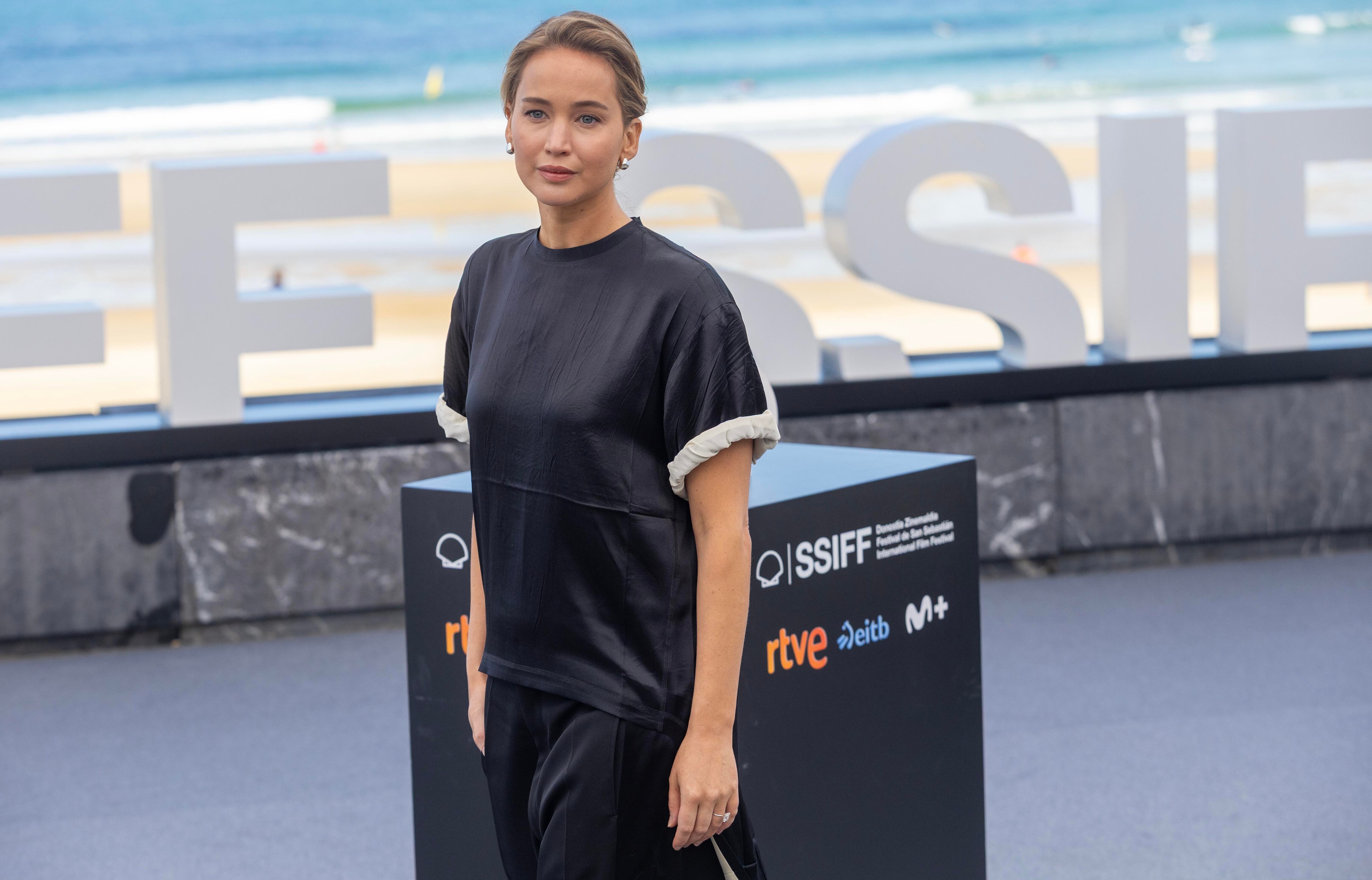 Jennifer Lawrence posa en el Kursaal ante los fotógrafos este viernes al mediodía.