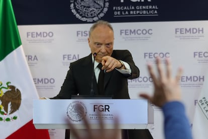 Alejandro Gertz Manero ofrece una conferencia de prensa para informar los detalles del rancho de Teuchitlán, el 19 de marzo en Ciudad de México.