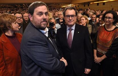 El saludo de ayer entre Mas y Junqueras.