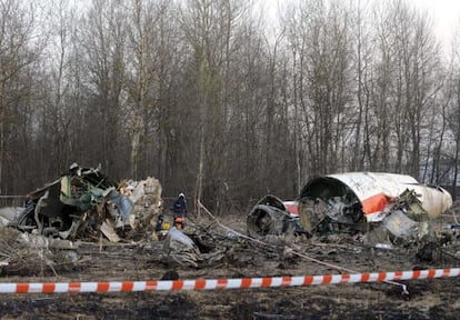 Los restos del avión que se estrelló el 10 de abril de 2010 en Smolensk.