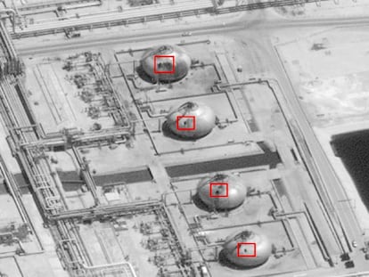Imagen de satélite proporcionada por EE UU sobre los puntos de impacto en la planta de Abqaiq.