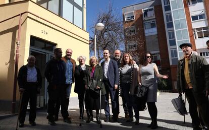 La alcaldesa de Madrid, Manuela Carmena, visita el distrito de Moratalaz.