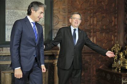 El presidente valenciano Ximo Puig recibe al ministro &Iacute;&ntilde;igo de la Serna en el Palau de la Generalitat. 