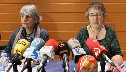 Amparo Lasheras, a la izquierda, y Arantza Urkaregi, ayer en Bilbao.