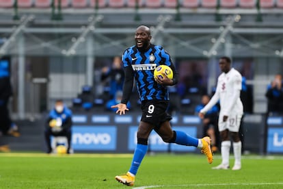 Romelu Lukaku celebra uno de sus goles al Torino el domingo.