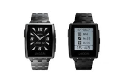 Varios modelos de los relojes inteligentes de Pebble.