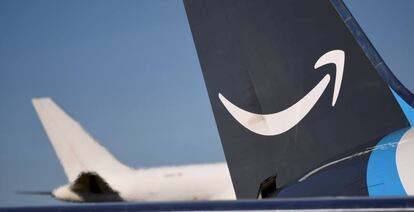 Logo de Amazon en uno de sus aviones de carga