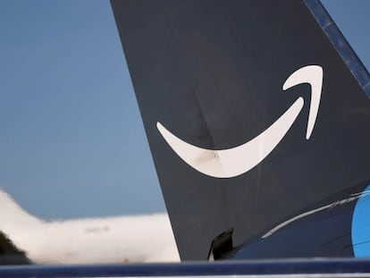 Logo de Amazon en uno de sus aviones de carga
