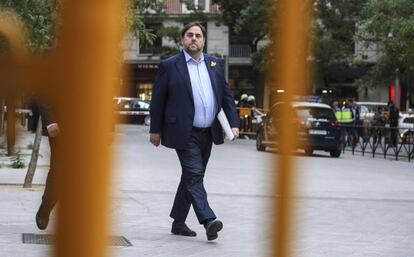 El 2 de noviembre de 2017 la juez Lamela envía a prisión sin fianza al exvicepresidente Oriol Junqueras y a siete exconsejeros (Jordi Turull, Josep Rull, Meritxell Borràs, Raül Romeva, Carles Mundó, Dolors Bassa y Joaquim Forn). A Santi Vila le impone una fianza de 50.000 euros. En la imagen, Oriol Junqueras, a su llegada a la Audiencia Nacional.