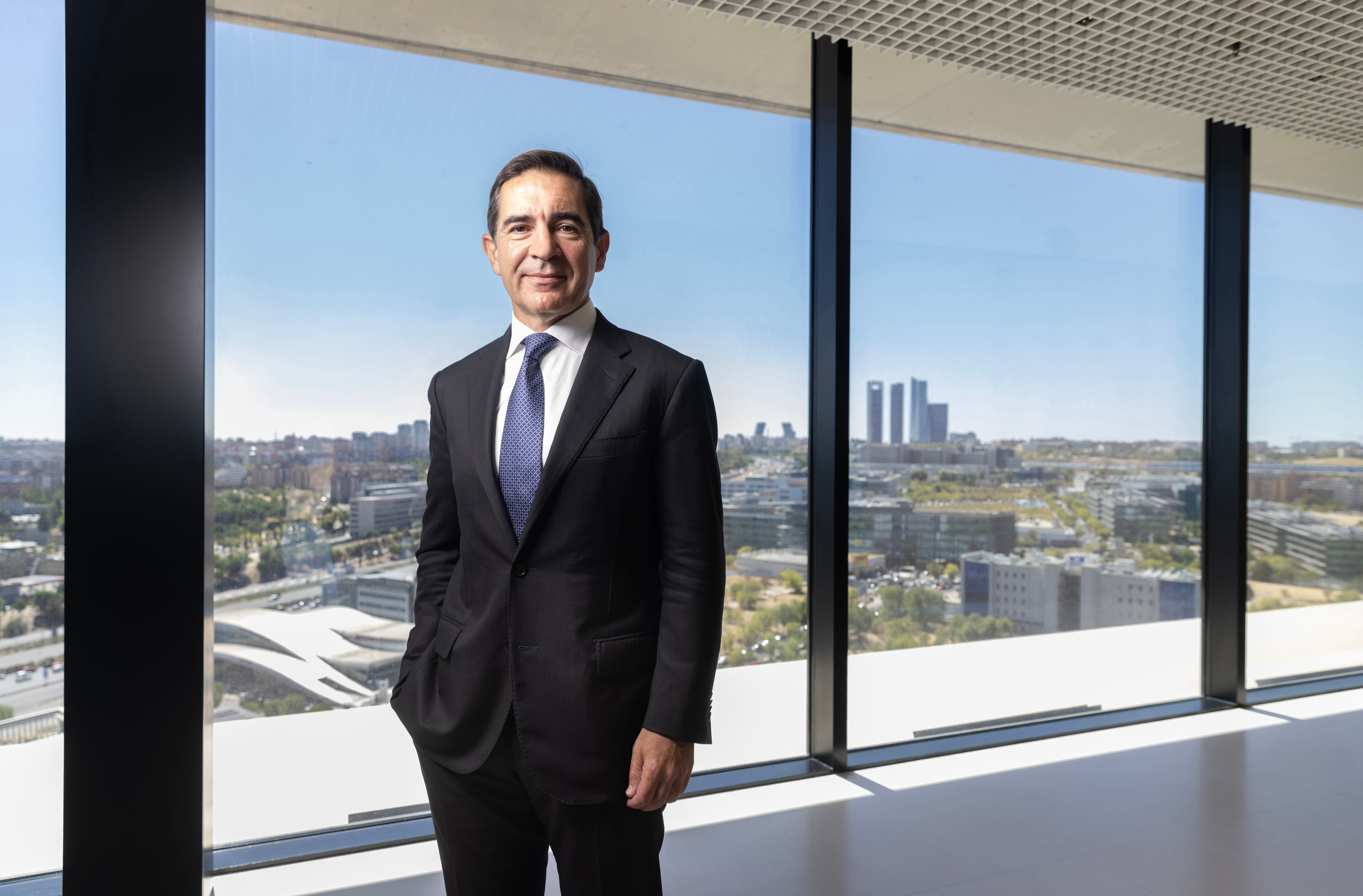 Carlos Torres, presidente del BBVA, retratado en la sede del banco en Madrid, este jueves. 