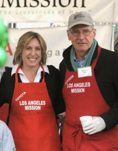 Wendy Greuel junto al actor Harrison Ford.