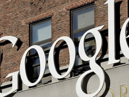 Vista del logotipo de Google, en la sede de su empresa en Nueva York (Estados Unidos).