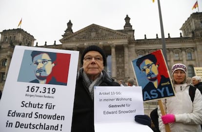 Manifestaci&oacute;n de apoyo al ex agente de la NSA Edward Snowden, en Berl&iacute;n el 18 de noviembre.