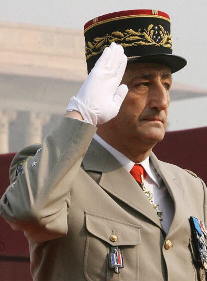 El general Bruno Cuche, Jefe del Estado Mayor de Francia, en una fotografía de archivo durante un desfile militar en Nueva Delhi.