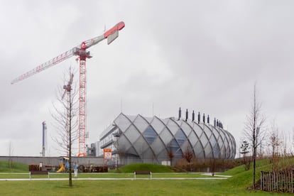 Aspecto en febrero de 2023 de la construcción del mayor centro de datos de Francia, situado en París. 