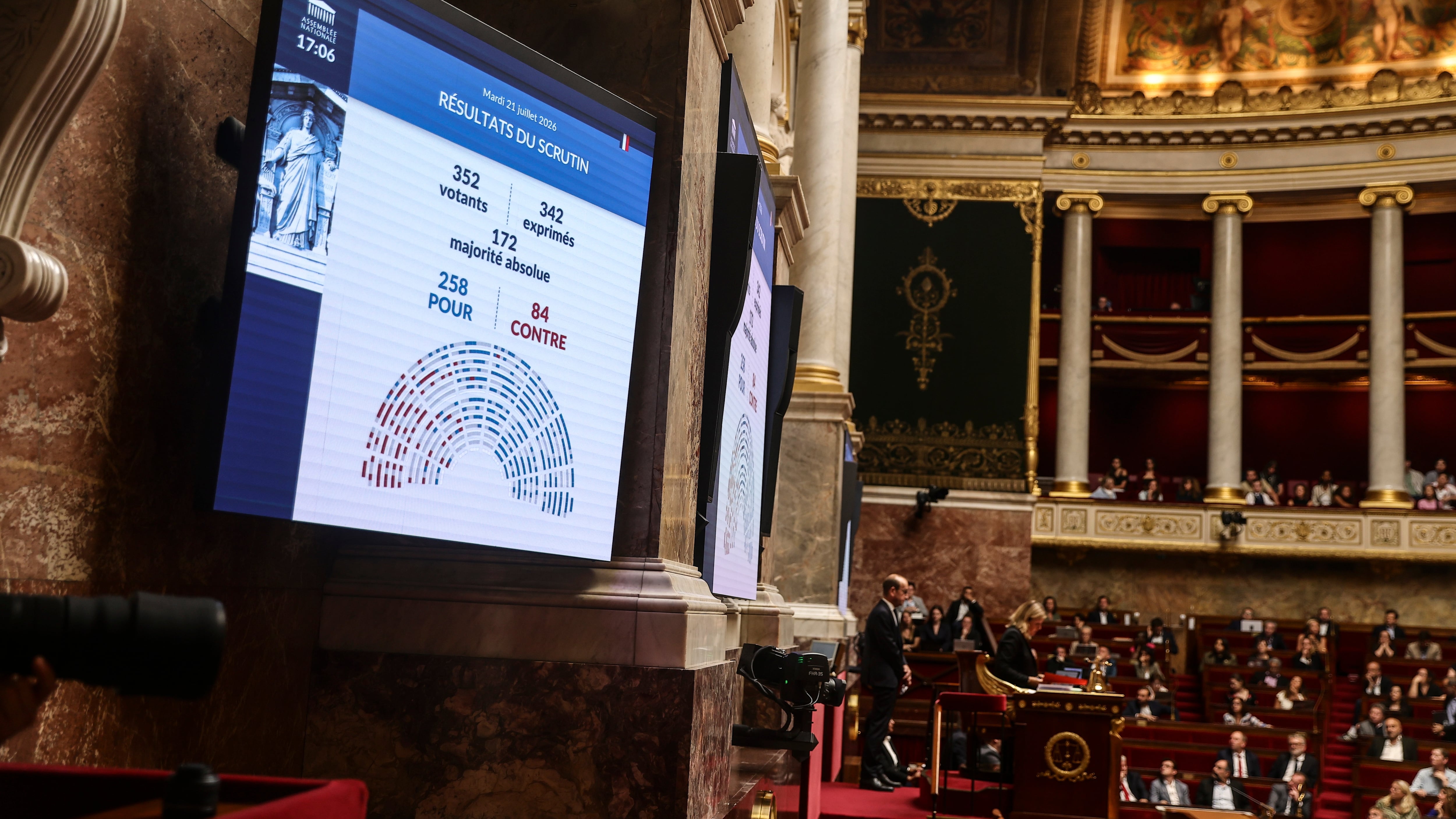 Francia se convierte en el primer país europeo en vetar el acceso a redes sociales a menores de 15 años