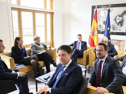 Los líderes europeos en la reunión extraordinaria del Consejo Europeo, en Bruselas el 21 de febrero. 
 