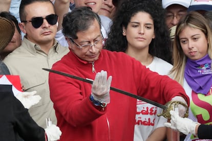 Gustavo Petro espada Bolívar