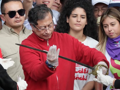 Gustavo Petro espada Bolívar