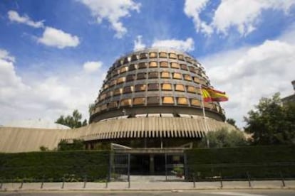 Façana principal del Tribunal Contitucional, obra de Bonet i Francisco G. Valdés.