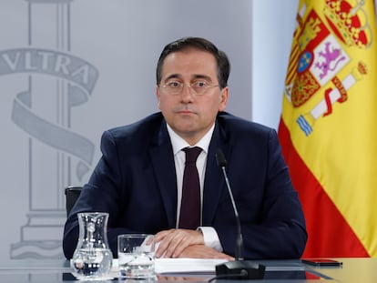 José Manuel Albares, en la rueda de prensa posterior a la reunión del Consejo de Ministros, este martes en Moncloa.