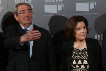 Soraya Sáenz de Santamaría, junto al presidente de Uteca, Alejandro Echevarría.