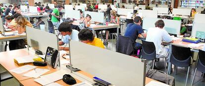 Jóvenes estudiantes de la Universidad del País Vasco.