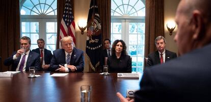 Donald Trump, junto con los grandes banqueros de Estados Unidos.