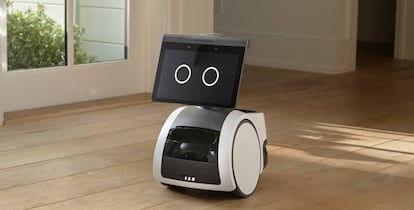 Imagen promocional de Astro, el robot de Amazon que se desplaza por la casa y te puede ver y escuchar.