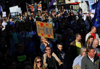 Tal es el deterioro de la situación que, de momento, existe la opción de un aplazamiento de la salida definitiva de Reino Unido para conceder más tiempo a las partes negociadoras. En la imagen, la marcha contra el Brexit por las calles de Londres.