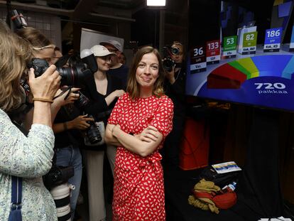 Li Andersson, cabeza de lista del partido finlandés Alianza de la Izquierda, este domingo por la noche en Helsinki.