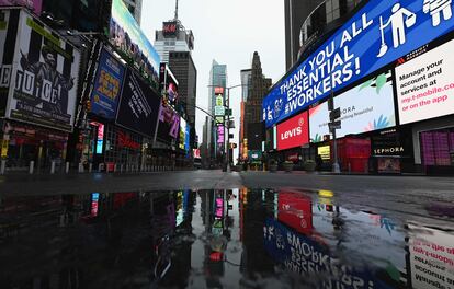 Una imagen de la casi desértica Times Square de Nueva York, este jueves, 9 de abril.